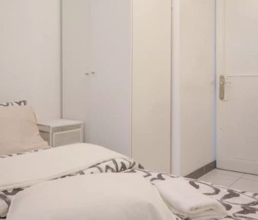 Double bed in Room in a shared 3-bedroom apartment for rent in Opañel - Foto 2