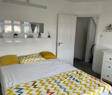 Room in a Shared House, Connaught Avenue, TW4 - Photo 5
