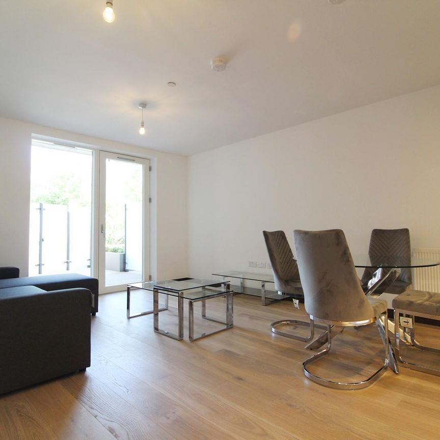 Riverside View, Reading, RG1 6FF - Photo 1