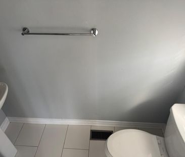 For Lease - 17 Feeder Street, Brampton, Ontario - Photo 2