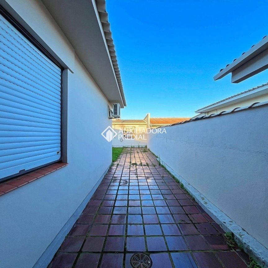 Casa com 3 quartos e 185m² para alugar em Guarujá, Porto Alegre. - Foto 1