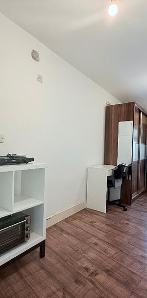 Long Drive, East Acton, London, W3 7PJ - Photo 1