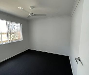 Modern 4 bedroom home in quiet location - Photo 5