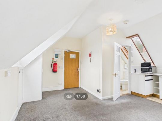 Studio to rent - Photo 1