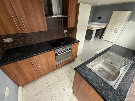 Northfield Road, Hounslow, TW5 - Photo 4