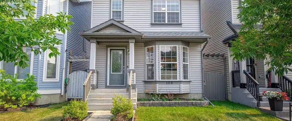 McKensie Towne House || 4 bedrooms, 2 full & 2 half bathrooms, double garage — 4 Bedrooms House - Photo 1