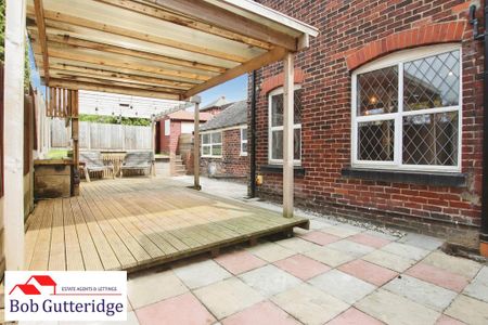 4 bedroom semi-detached house to rent - Photo 3