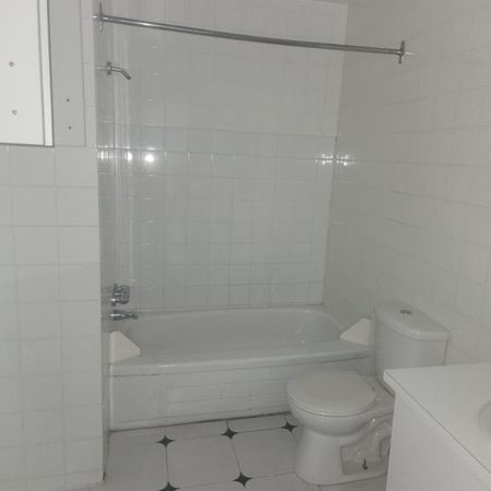 📍 Cession de bail pour le 1 Nov. 2025/ sous-location – 3 ½ à Laval - Photo 4