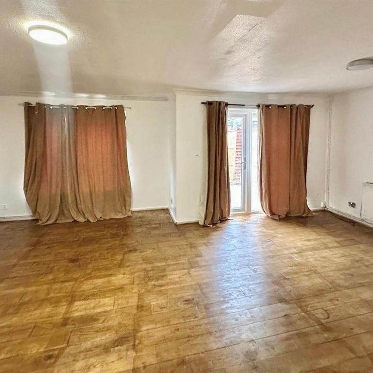 4 bedroom terraced house to rent - Photo 1