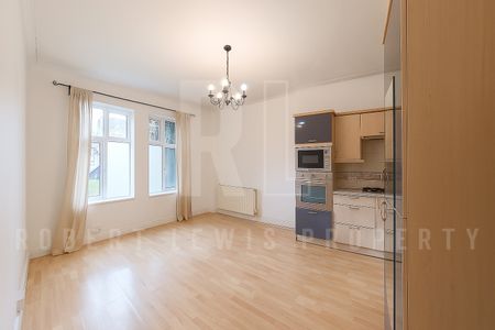 Elegant 1-Bed Flat in Mansion Block – Prime Golders Green Location, NW11 8BD - Photo 3