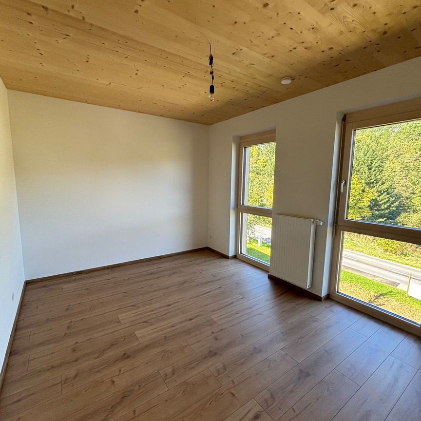 ERSTBEZUG - Moderne 3-Zimmer-Wohnung im Landhausstil mit Balkon - Tierpark & Badesee in der Nähe - Photo 1