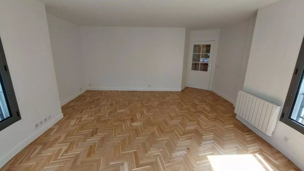 location Appartement T4 DE 91.3m² À PARIS - Photo 1