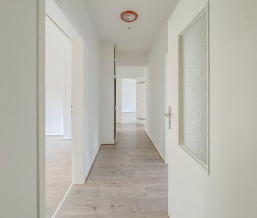 3 Zimmer Wohnung - frisch renoviert - gute Anbindung - ruhige Lage - Photo 1