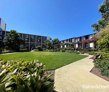 STUNNING 2 BEDROOM APARTMENT WITH VIEWS - Photo 4