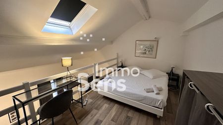 Location appartement - Lille VIEUX LILLE - Photo 2