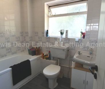 Three bedroom Family Home - Photo 4