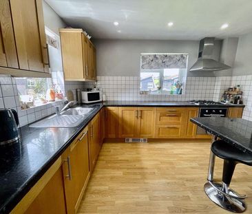 4 bedroom detached house to rent - Photo 1