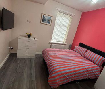 3 bedroom end of terrace house to rent - Photo 4