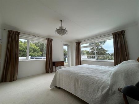 4 bedroom flat to rent - Photo 2