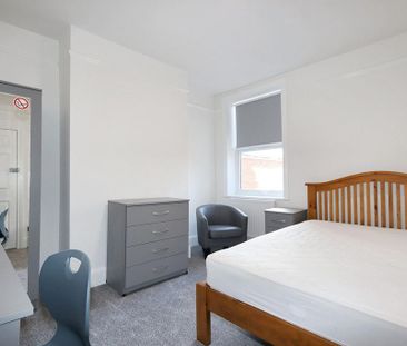 6 bedroom terraced house to rent - Photo 4