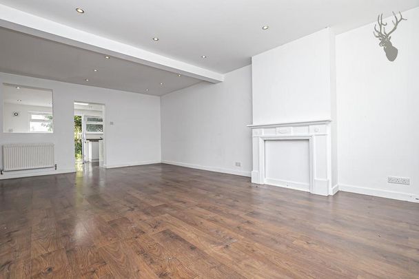 3 bedroom terraced house to rent - Photo 1