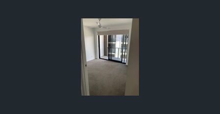 Beautiful 2 Bed 2 Bathroom modern apartment - Photo 3