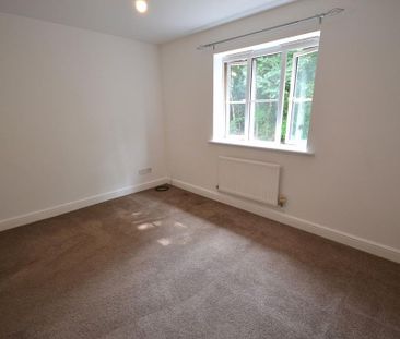 2 bedroom mews to rent - Photo 6