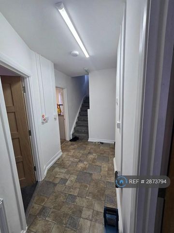 1 bedroom in a house share to rent - Photo 4