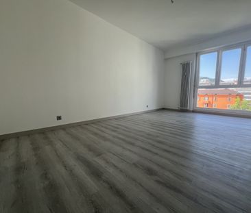 UP TO 3 MONTHS FREE – 3.5 ROOMS RENOVATED IN CHIASSO - Photo 1