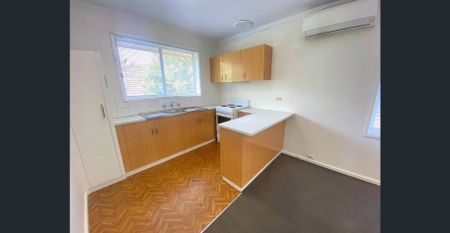 SPACIOUS TWO BEDROOM IN LEAFY TREE-LINED STREET - Photo 4