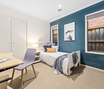 Sophisticated Retreat with Tranquil Surrounds - Photo 6