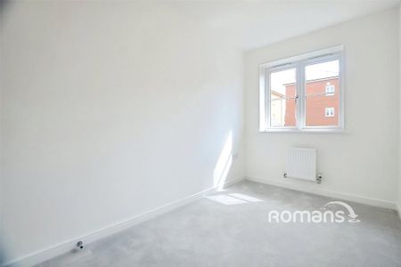 3 bedroom semi-detached house to rent - Photo 2