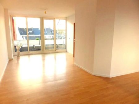 Sofort bez.-freie lichtdurchflutete Maisonettewohnung nebst TG-Platz in bester Citylage - Photo 2