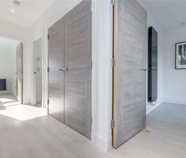 A bright and spacious two bedroom apartment with balcony and parkin... - Photo 4