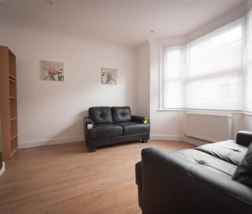 4 bedroom terraced house to rent - Photo 2