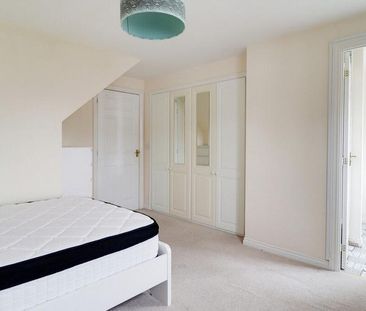 4 bedroom terraced house to rent - Photo 5