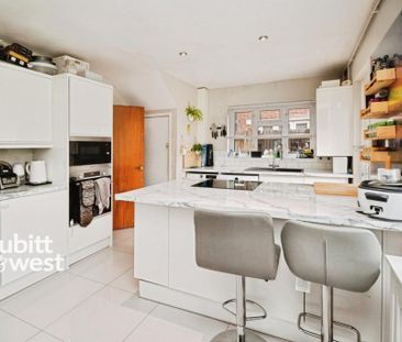 3 bedroom semi-detached house to rent - Photo 6