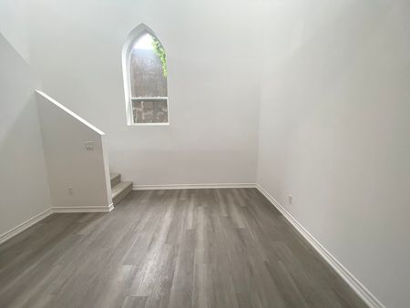 $1,799 / 2 br / 1.5 ba / 700 sqft 16 west ave S unit 113 - Photo 4