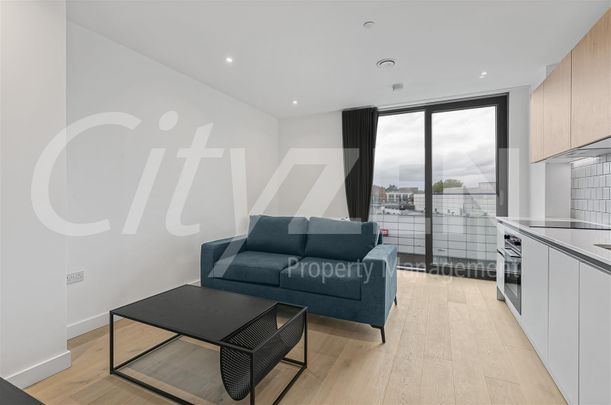 37 Clarendon Road, Watford - Photo 1