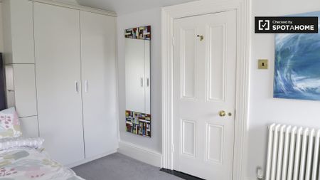 Quiet studio flat to rent in Terenure, Dublin - Photo 2