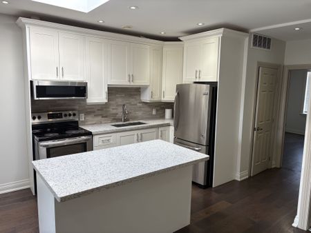 For Lease - 2914 Danforth Avenue Unit# 2nd Floor, Toronto, Ontario - Photo 4