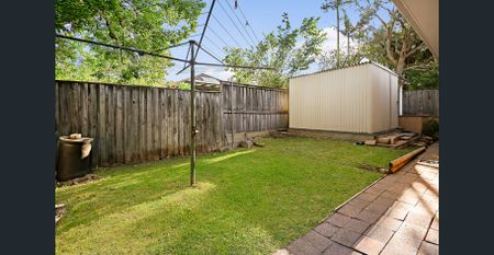 Private Family Home Moments from Manly Dam - Photo 5