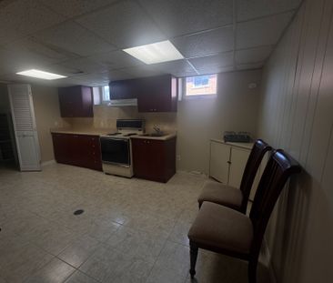 For Lease - 33 Harrington Crescent, Toronto, Ontario - Photo 3