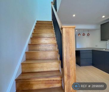 1 bedroom in a house share to rent - Photo 2