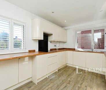 3 bedroom apartment to rent Croydon Road, Beckenham, BR3 - Photo 4
