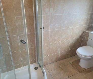 Flat to rent on - Photo 1