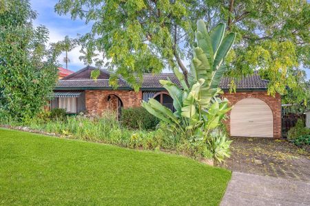 Positioned in a Leafy Quiet Street - Photo 4