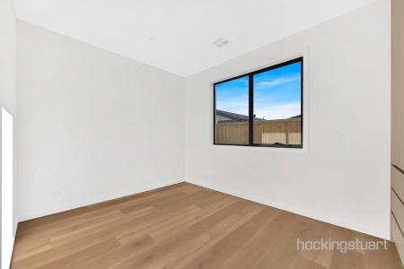 Beautiful Brand New Family Home in Pepper Corn Estate - Photo 5