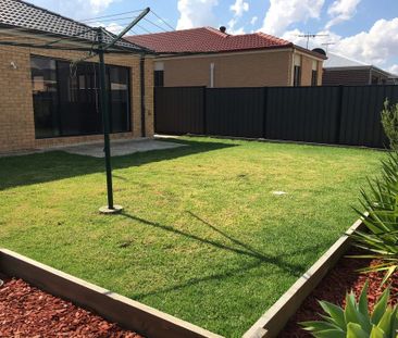 Fabulous 3Br Family Home in Craigieburn! - Photo 6