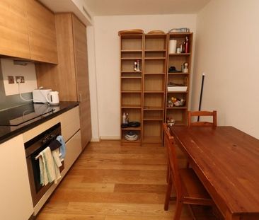 Room in a Shared Flat, North Greenwich Station, SE10 - Photo 6